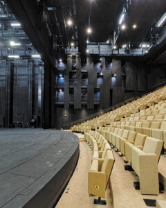 Proscenium, plate-forme d’avant-scène motorisée
